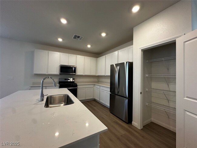 Photo - 9649 Hinson St