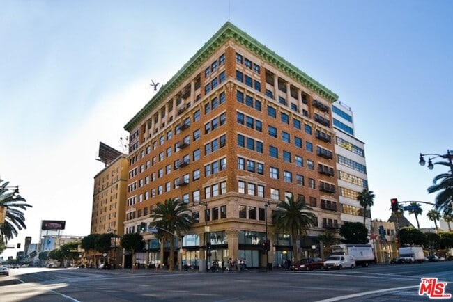 Photo - 1645 Vine St Unidad 303 Rental