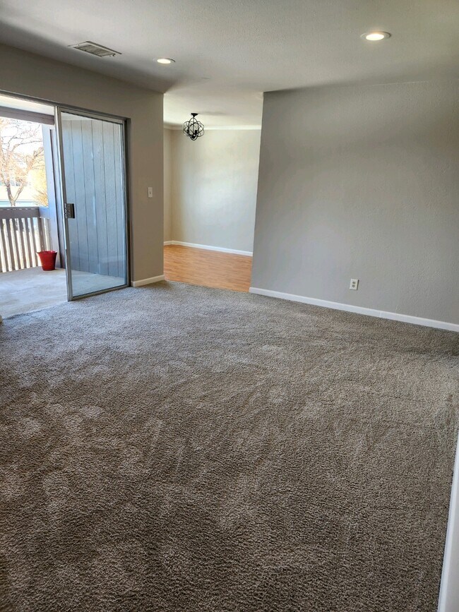 Living room - 7337 S Xenia Cir Unidad Hunter Hill Apartments