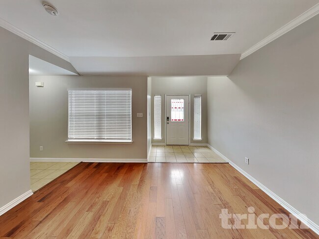 Photo - 100 Palomino Dr