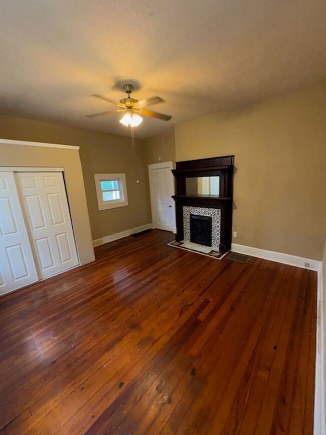 Photo - 658 E Franklin St