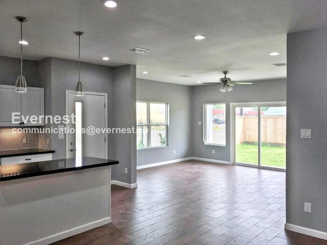 Photo - 6701 Paris St