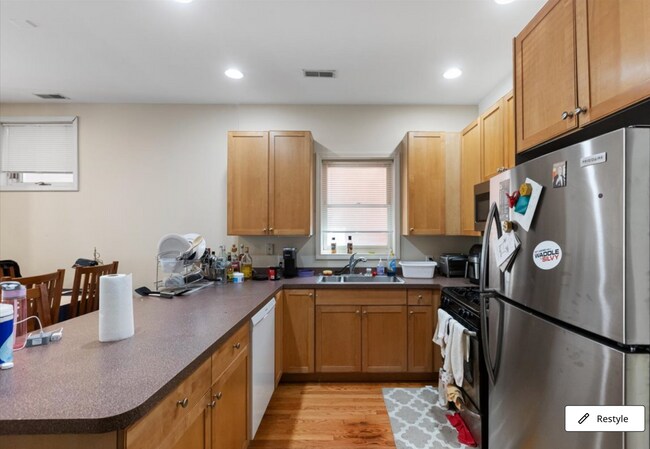 Photo - 2338 N Greenview Ave Unit # 01