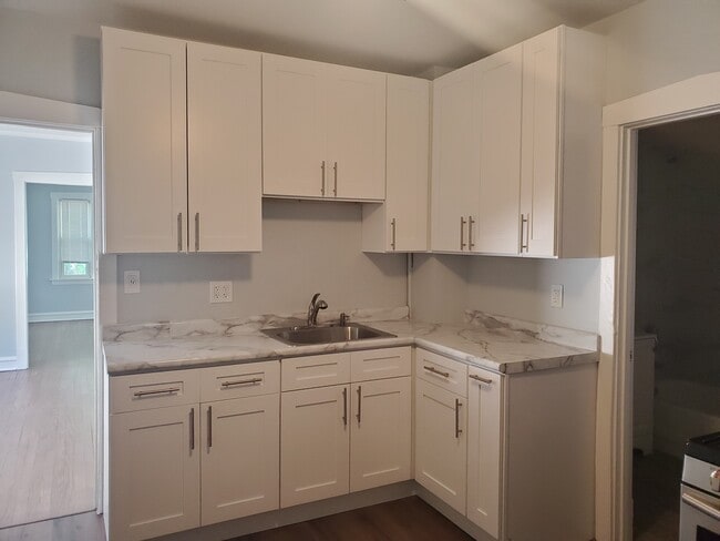 Building Photo - 5222 N Ludlam Ave Unit 2 Floor