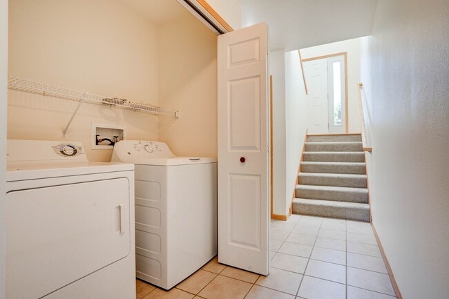 Building Photo - Woodridge Estates Townhomes Unit 24