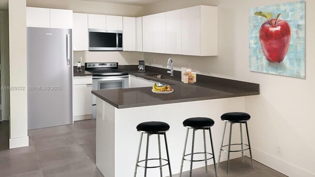 Building Photo - 8005 Lake Dr Unit 207