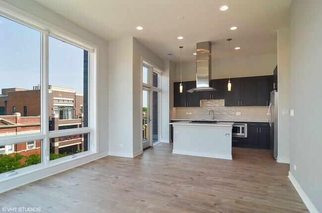 1507 W Carmen Ave