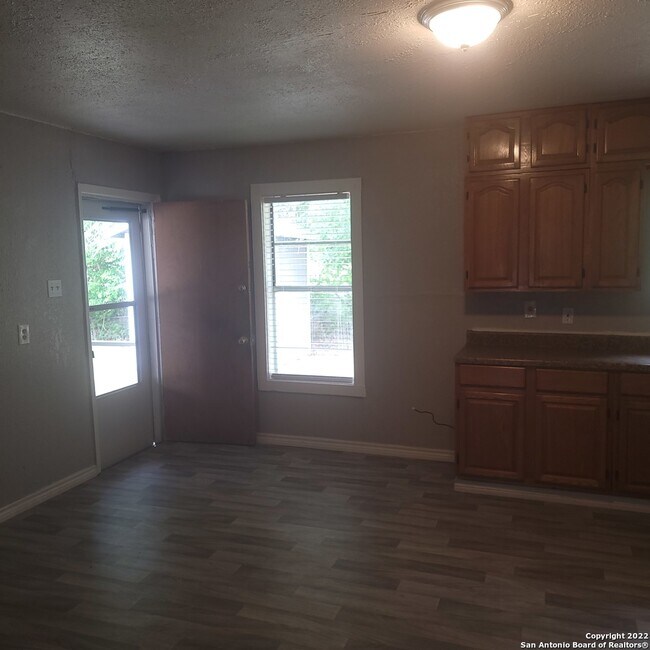 Photo - 1114 Kyle St