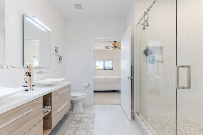 Photo - 812 NW 44th Ter