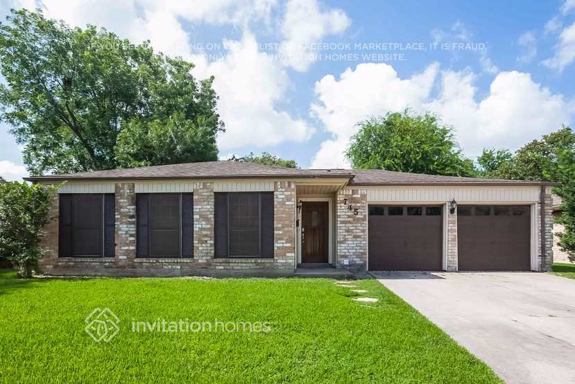 Photo - 745 Academy Ln House