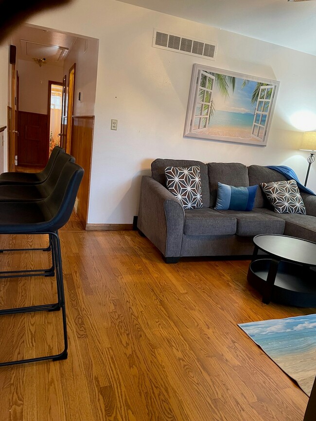 Photo - 1501 W Foster Ave