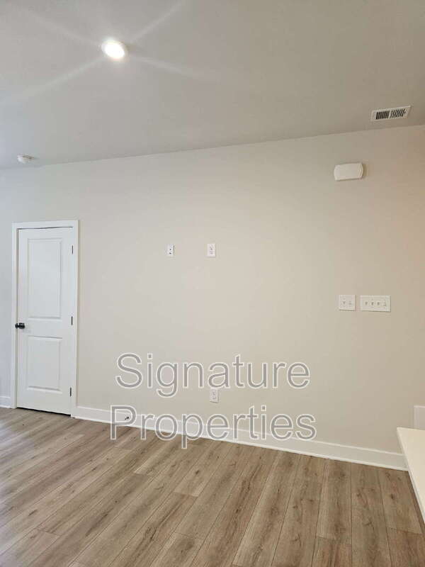 Photo - 8026 Lake Laurel Ln
