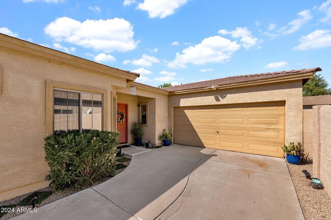 868 E Savannah Dr