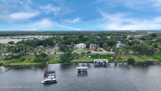 1613 Indian River Dr