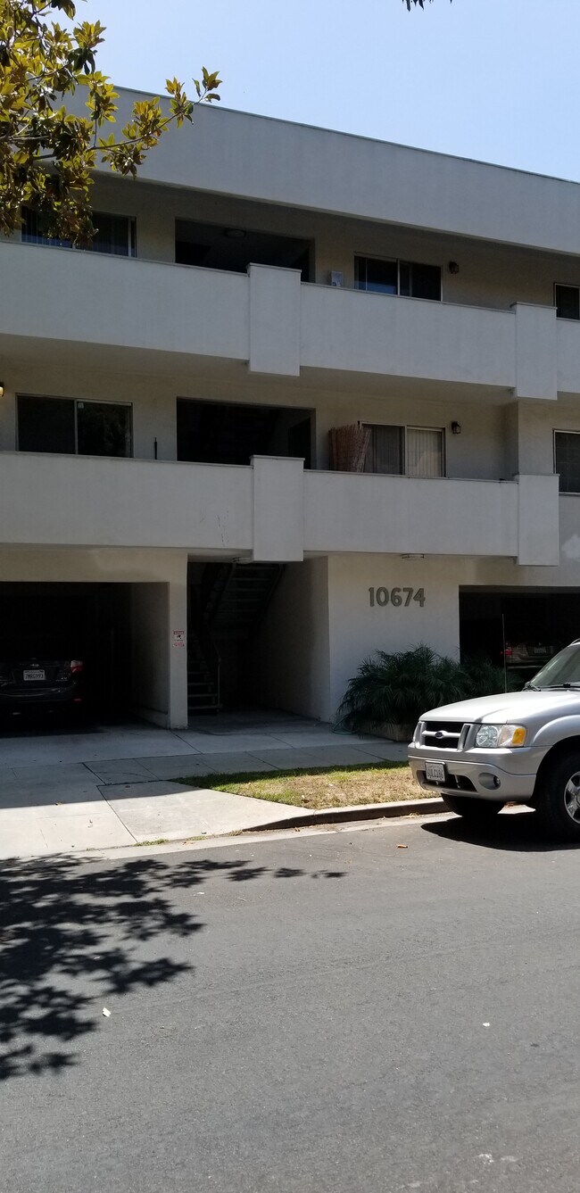 Photo - 10674 Holman Ave Unidad 5