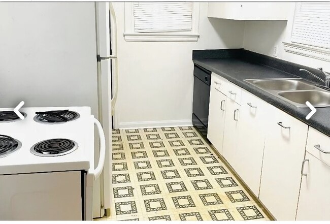 Photo - 2076 Midway St