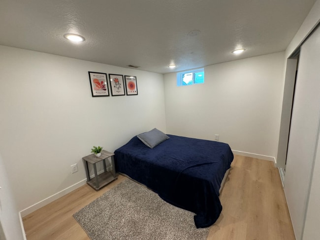 Building Photo - 2577 S 700 E Rental