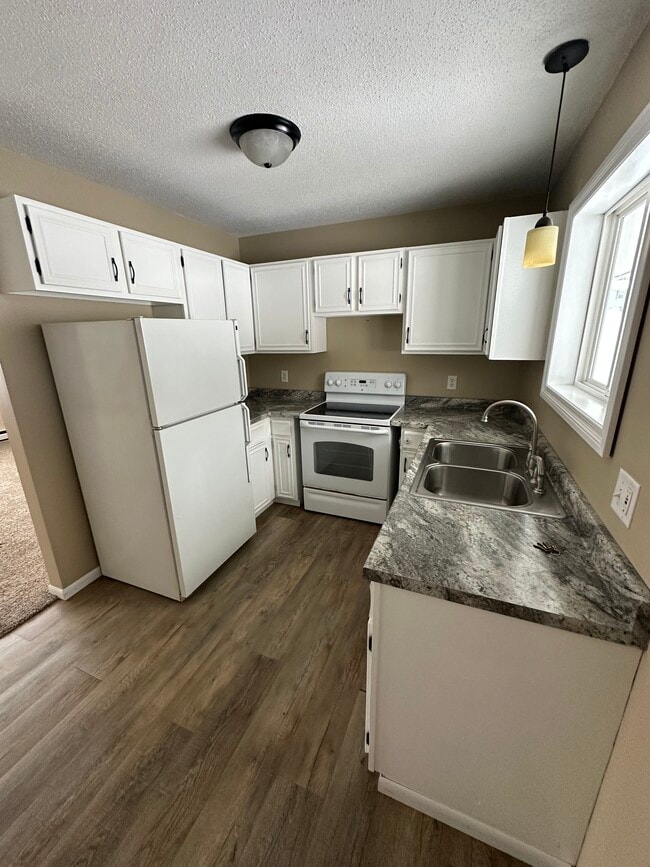 Building Photo - 3333 Mahoney Dr Unit 3333