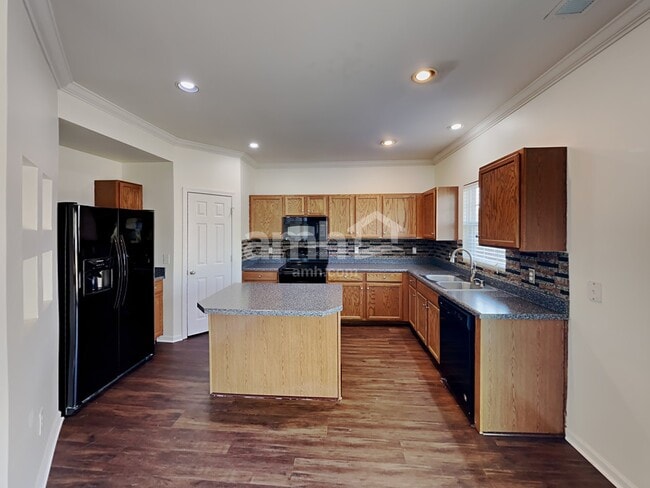 Photo - 661 Wolfeboro Ln