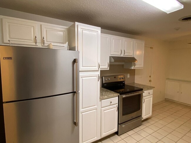 Building Photo - 255 North Rd Unit xx