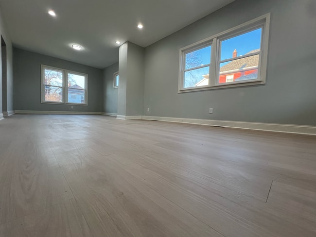 Photo - 4086 Montgomery St