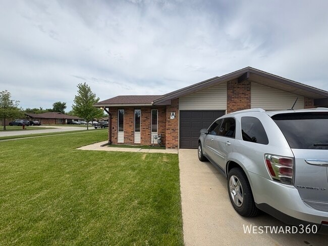 Photo - 2205 Bogdan Ln S Townhome
