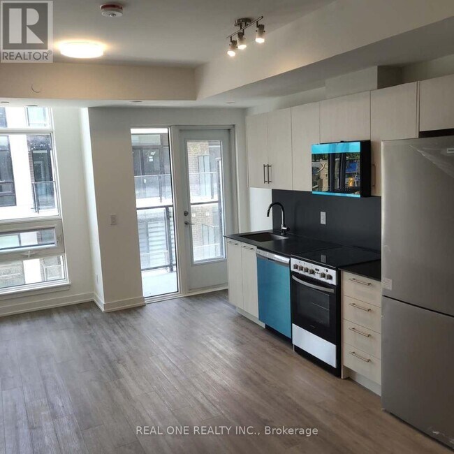 Photo - 851 Sheppard Ave W