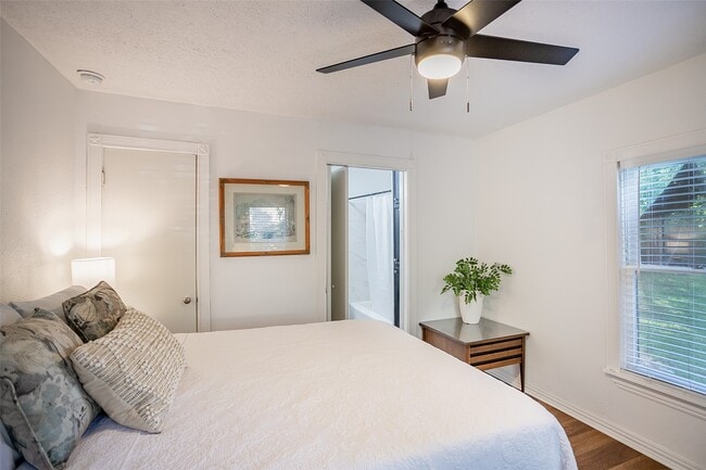 Photo - 212 E Yell St