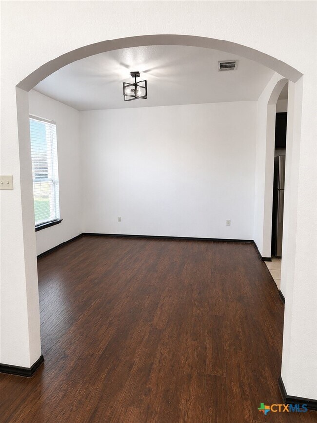 6204 Emilie Ln