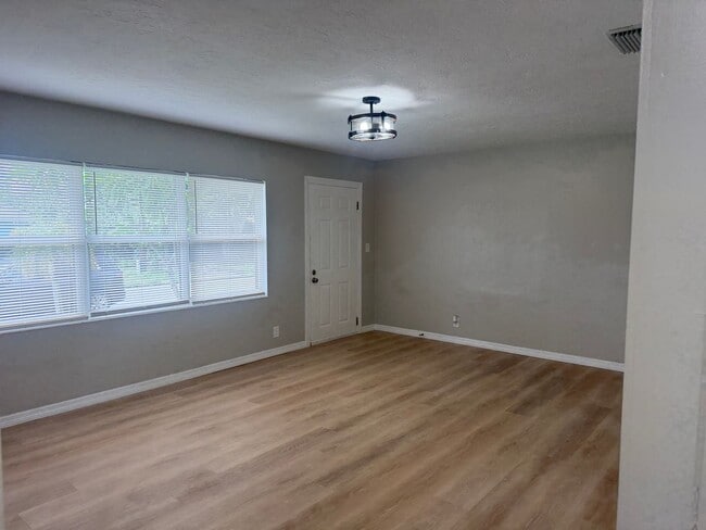 Photo - 1612 15th Ave W