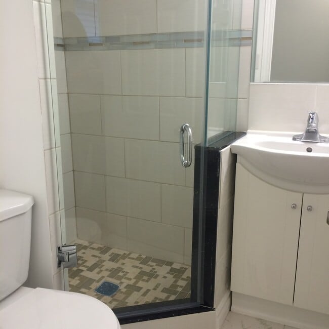 Photo - 65 King Edward Av