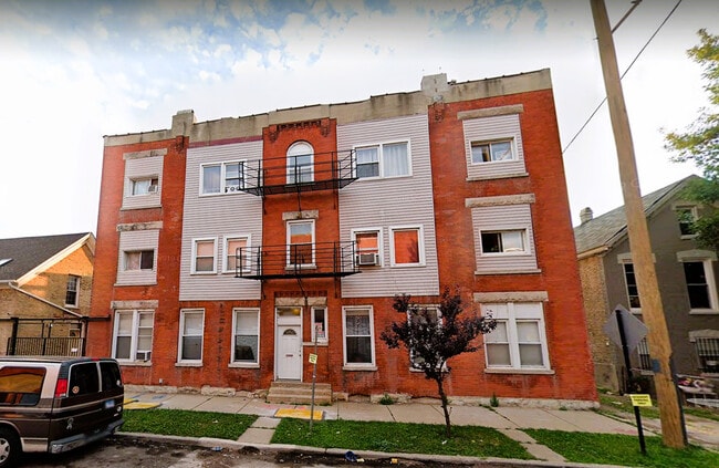 Building Photo - 1448 S Rockwell St Unit 3N