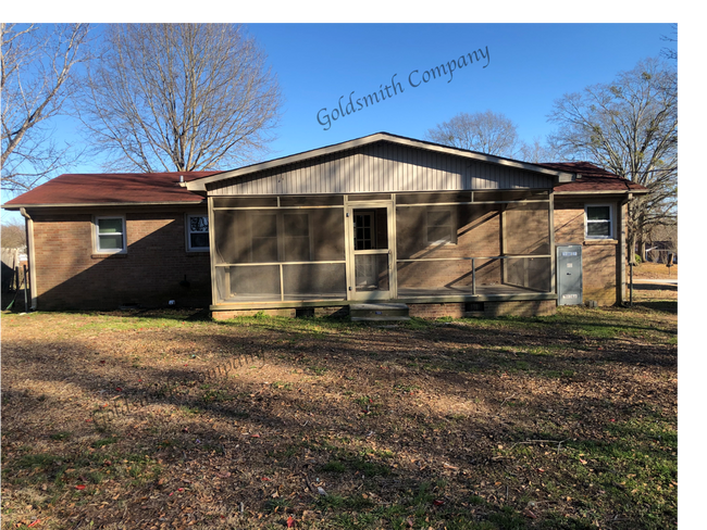 Photo - "Charming 3-Bedroom Retreat in Simpsonville with Spacious 1300 sqft Layout