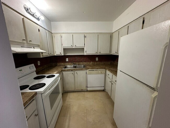 Photo - Green Tee - # 704 Unidad Green Tee #704