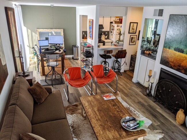 Photo - 906 N Doheny Dr