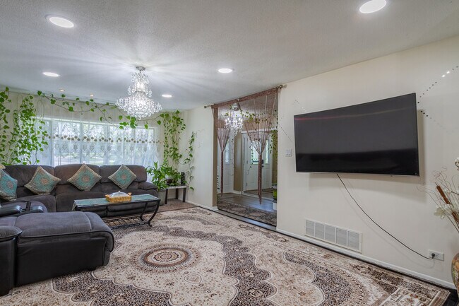 Photo - 1126 Tiverton Ct