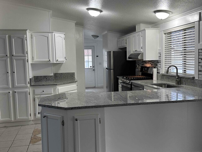 Photo - 1627 W Malvern Ave