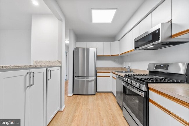 Photo - 208 Victor Pkwy Unidad A