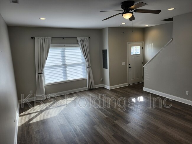 616 Zephyr Dr