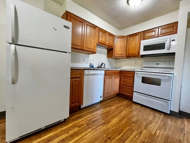 Photo - Dartmouth129 (KC-AM) Unit 1