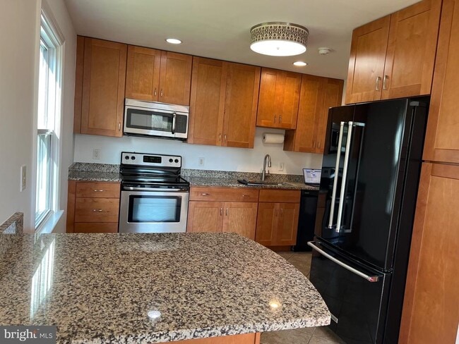 Photo - 650 Linden Cir