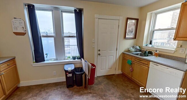 69 S Huntington Ave Unit 3