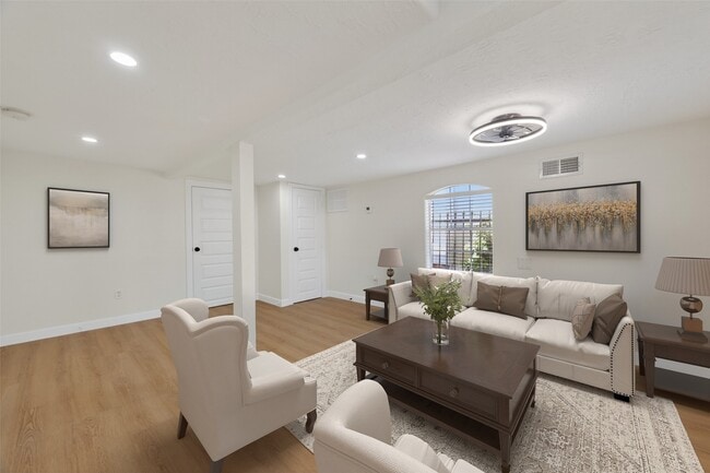 Photo - 2118 Webster St