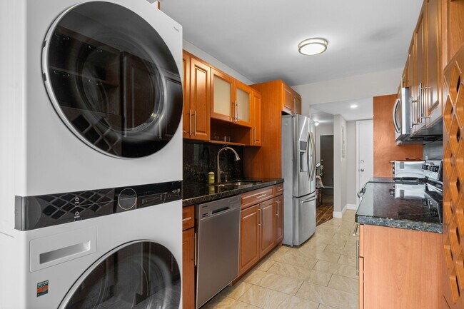 Building Photo - 1690 NE 191st St Unit 302