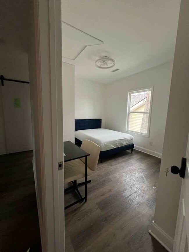 Photo - 2827 E 5th Ave