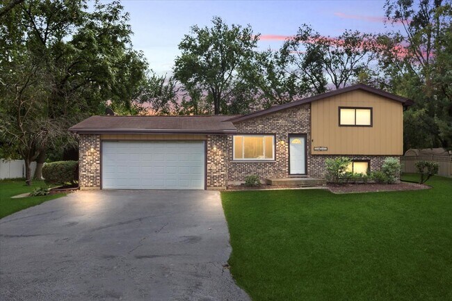 Photo - 33W067 Bonnie St