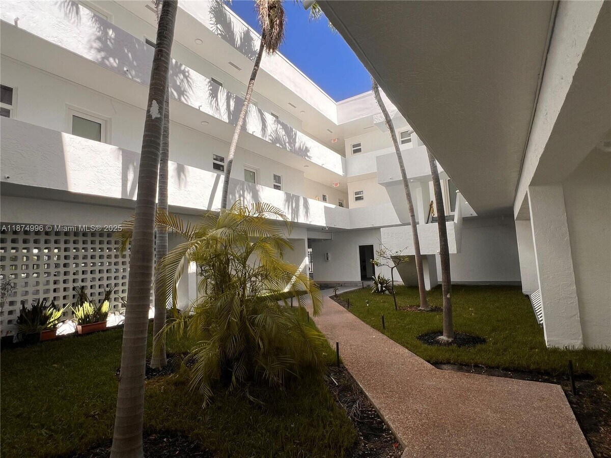 Photo - 1033 Lenox Ave. Unidad 202 Rental