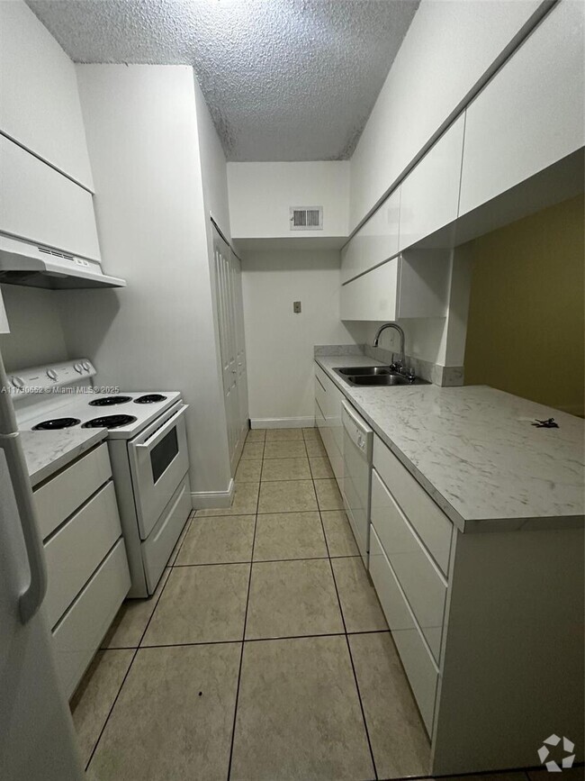 Building Photo - 18342 NW 68th Ave Unit I Rental