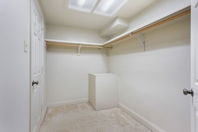 2BR 2BA Condo Downtown (Riverview Condomin... - 2BR 2BA Condo Downtown (Riverview Condomin...