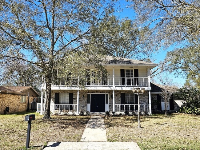 Building Photo - 347 Forest Lake Dr